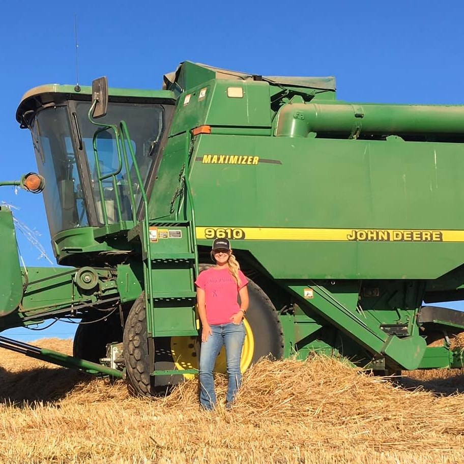 Courtney Mckee, Courtney Shelburne, courtney.oregonfarmer, women in farming, oregon farming, john deere, 9610