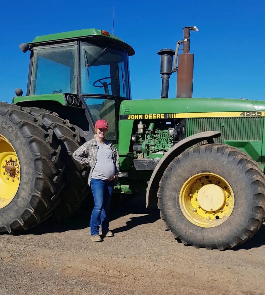 courtney mckee, courtney shelbourne, oregon farmer, john deere, farm mom, family farm, tractor