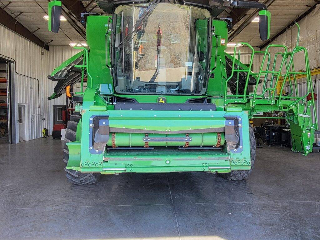 Front view of the John Deere X9 before feederhouse removal